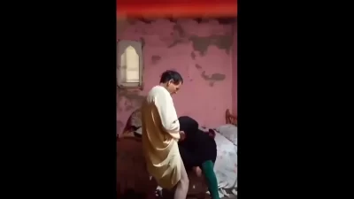 තාත්තා ලේලිට කෙලවනවා