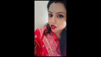 දැඩි සංසර්ගයේ සහ මුඛ උත්තේජනයේ යෙදෙන සුවිශේෂී රූමත් විවාහක කාන්තාවක්