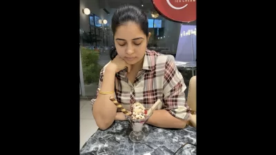 තෙළිඟු මවක් ඇගේ පුතා විසින් අල්ලා ගන්නා ලදී  නව